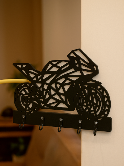 Siyah renkli geometrik motosiklet figürlü MDF duvar askılığı, beşli kancalı anahtar ve aksesuar tutucu
