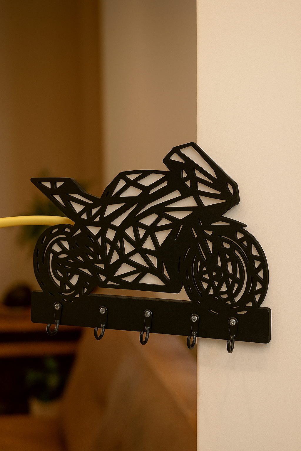 Siyah renkli geometrik motosiklet figürlü MDF duvar askılığı, beşli kancalı anahtar ve aksesuar tutucu